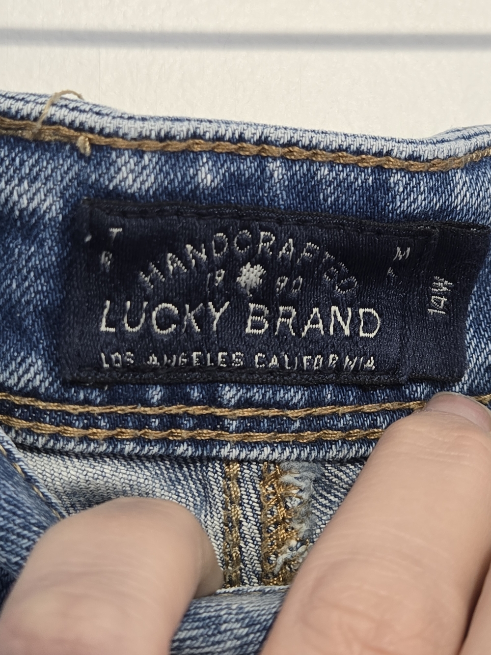 Lucky Brand Georgia Shorts Size 14 Blue Denim Star Distressed Stretch Mid Rise - Picture 4 of 9